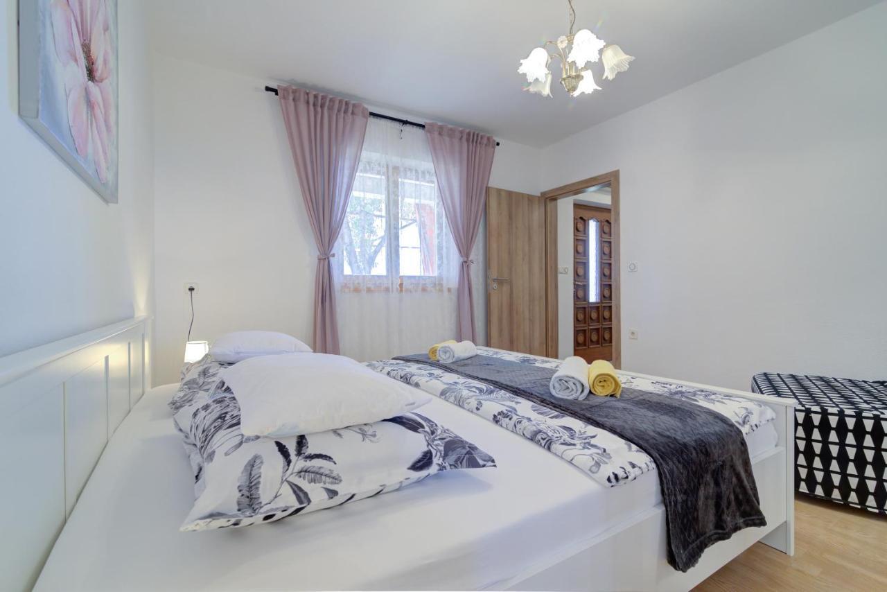 Josipa & Jelena Apartment セニ エクステリア 写真